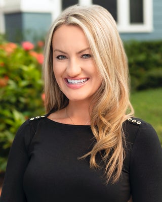 Portrait of Taylor Cone, Real Estate Advisor + Marketer